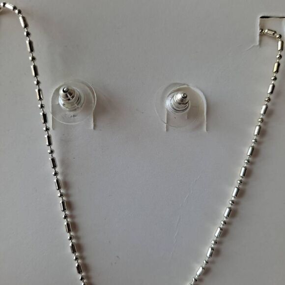 4 Necklace and earring sets for tweens nwt - Picture 11 of 15